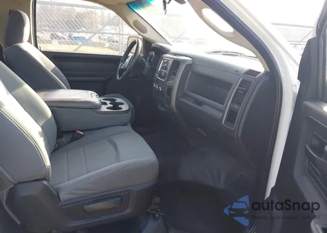 2014 Ram 1500 Tradesman из США, поврежденный, VIN 3C6JR6DT1EG100832